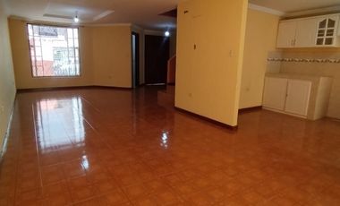 Casa 3 habitaciones con buhardilla y patio