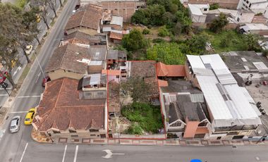 En venta amplio lote plano y central en Loja