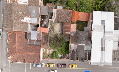 En venta amplio lote plano y central en Loja