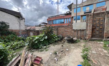 En venta amplio lote plano y central en Loja