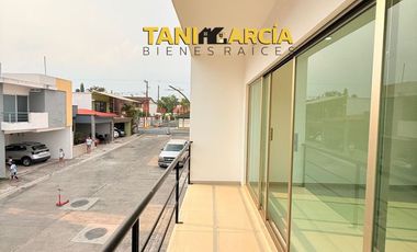 Rento Bonita Casa en esquina de 4 recámaras en Fortín, Lomas de Shangrila
