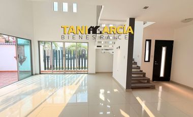 Rento Bonita Casa en esquina de 4 recámaras en Fortín, Lomas de Shangrila