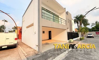 Rento Bonita Casa en esquina de 4 recámaras en Fortín, Lomas de Shangrila