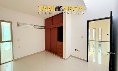Rento Bonita Casa en esquina de 4 recámaras en Fortín, Lomas de Shangrila