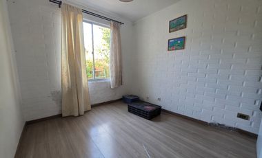 Se vende casa de un piso - pasaje cerrado - puertas del sol curauma