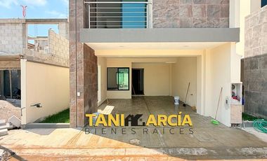 Vendo 2 Casas Nuevas con amplio jardín en Fortín, caseta con vigilancia