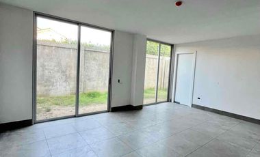 Alquilo hermoso departamento de estreno,  planta baja, disponible en Agosto