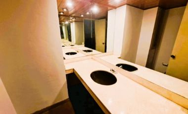 VENDO AMPLIO DEPARTAMENTO FRENTE AL MAR EN MIRAFLORES - MALECÓN 28 DE JULIO