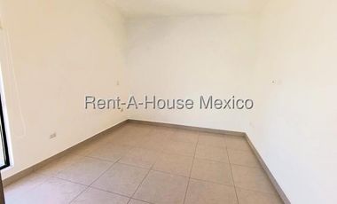 Casa en Renta, Zibatá, 149 m2 | 3 sec. 3 baños, Mini Splits, | Alberca, canchas, Jardín infantil | Frente a Parque