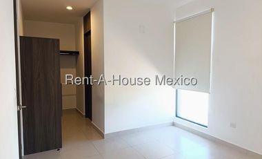 Casa en Renta, Zibatá, 149 m2 | 3 sec. 3 baños, Mini Splits, | Alberca, canchas, Jardín infantil | Frente a Parque