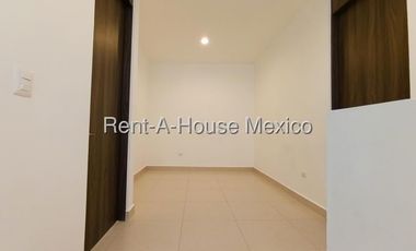 Casa en Renta, Zibatá, 149 m2 | 3 sec. 3 baños, Mini Splits, | Alberca, canchas, Jardín infantil | Frente a Parque