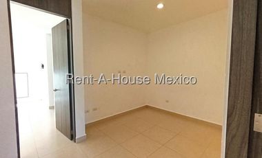 Casa en Renta, Zibatá, 149 m2 | 3 sec. 3 baños, Mini Splits, | Alberca, canchas, Jardín infantil | Frente a Parque