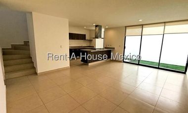 Casa en Renta, Zibatá, 149 m2 | 3 sec. 3 baños, Mini Splits, | Alberca, canchas, Jardín infantil | Frente a Parque