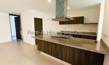 Casa en Renta, Zibatá, 149 m2 | 3 sec. 3 baños, Mini Splits, | Alberca, canchas, Jardín infantil | Frente a Parque