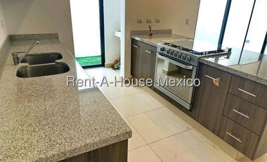 Casa en Renta, Zibatá, 149 m2 | 3 sec. 3 baños, Mini Splits, | Alberca, canchas, Jardín infantil | Frente a Parque