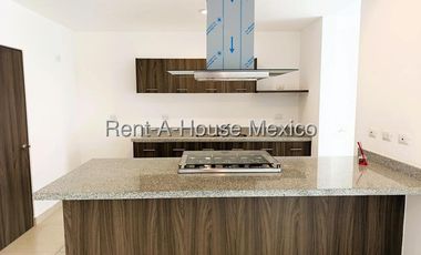 Casa en Renta, Zibatá, 149 m2 | 3 sec. 3 baños, Mini Splits, | Alberca, canchas, Jardín infantil | Frente a Parque