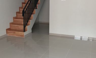 Rumah 2 LANTAI Harga 1 LANTAI hanya 10 Menit ke Alun-alun kota Cimahi Dijual