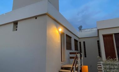 SE VENDE HERMOSA CASA+DPTO+ESTUDIO EN B° P.VELEZ SARSFIELD-