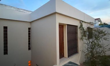 SE VENDE HERMOSA CASA+DPTO+ESTUDIO EN B° P.VELEZ SARSFIELD-