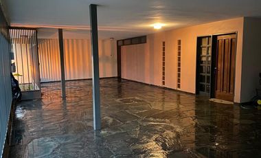 SE VENDE HERMOSA CASA+DPTO+ESTUDIO EN B° P.VELEZ SARSFIELD-