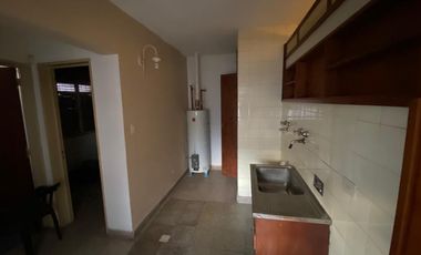 SE VENDE HERMOSA CASA+DPTO+ESTUDIO EN B° P.VELEZ SARSFIELD-