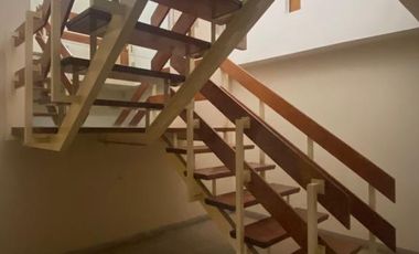 SE VENDE HERMOSA CASA+DPTO+ESTUDIO EN B° P.VELEZ SARSFIELD-