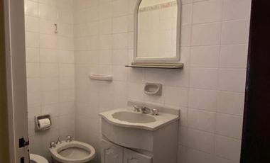 SE VENDE HERMOSA CASA+DPTO+ESTUDIO EN B° P.VELEZ SARSFIELD-