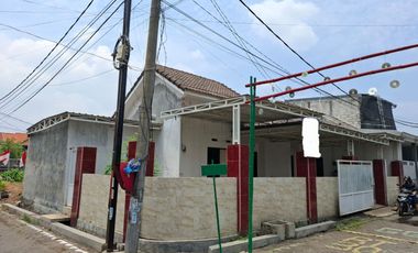 jual rugi rumah luas di perumahan Griya Taman Asri, Taman, Sidoarjo