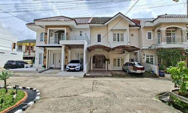 DIJUAL RUMAH KOMPLEK VILLA LAGUNA SEKIP JALAN MAYOR SALIM BATUBARA PALEMBANG