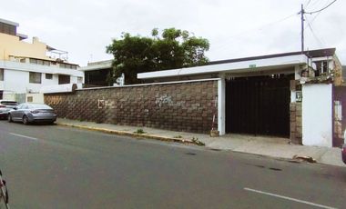 EN VENTA TERRENO para INVERSIONISTAS 1100 m² con Construcción - San Antonio de Pichincha