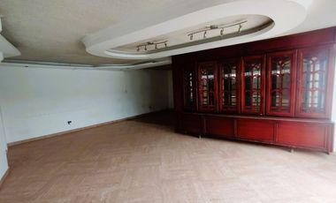 EN VENTA TERRENO para INVERSIONISTAS 1100 m² con Construcción - San Antonio de Pichincha