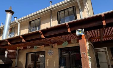 Amplia Casa en Condominio Cerrado Doña Inés Maipú  4d4b Terraza y Piscina