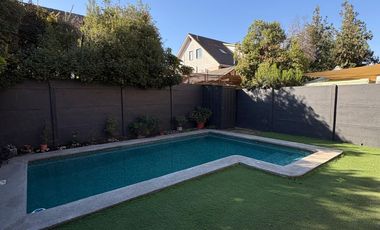 Amplia Casa en Condominio Cerrado Doña Inés Maipú  4d4b Terraza y Piscina