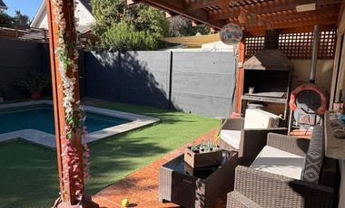 Amplia Casa en Condominio Cerrado Doña Inés Maipú  4d4b Terraza y Piscina