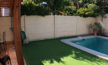 Amplia Casa en Condominio Cerrado Doña Inés Maipú  4d4b Terraza y Piscina
