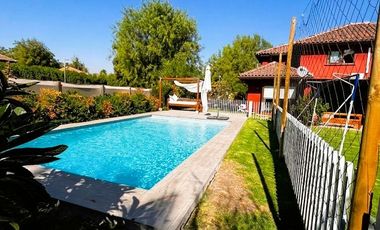 CASA CHILENA IMPECABLE EN SANTA ELENA | CERCA COLEGIO PUMAHUE | 4D + ESCRITORIO + SERVICIOS + PISCINA | UF 13.000