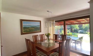 CASA CHILENA IMPECABLE EN SANTA ELENA | CERCA COLEGIO PUMAHUE | 4D + ESCRITORIO + SERVICIOS + PISCINA | UF 13.000