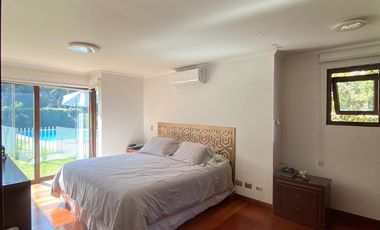 CASA CHILENA IMPECABLE EN SANTA ELENA | CERCA COLEGIO PUMAHUE | 4D + ESCRITORIO + SERVICIOS + PISCINA | UF 13.000