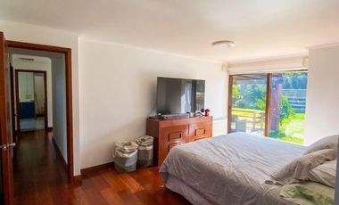 CASA CHILENA IMPECABLE EN SANTA ELENA | CERCA COLEGIO PUMAHUE | 4D + ESCRITORIO + SERVICIOS + PISCINA | UF 13.000