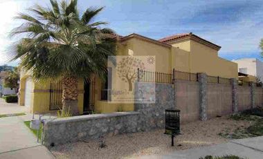 RENTA BELLA CASA AMUEBLADA DE UNA PLANTA FRACC. CERRADA ANDALUZ