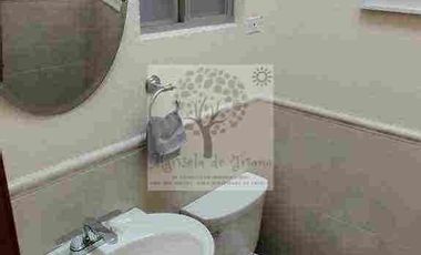 RENTA BELLA CASA AMUEBLADA DE UNA PLANTA FRACC. CERRADA ANDALUZ