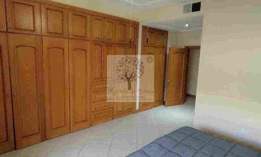 RENTA BELLA CASA AMUEBLADA DE UNA PLANTA FRACC. CERRADA ANDALUZ