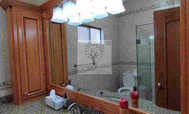 RENTA BELLA CASA AMUEBLADA DE UNA PLANTA FRACC. CERRADA ANDALUZ