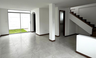 Casas en venta Latacunga Conjunto Miracruz Credito Miti-Miti