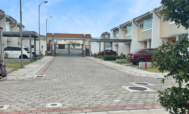 Casas en venta Latacunga Conjunto Miracruz Credito Miti-Miti
