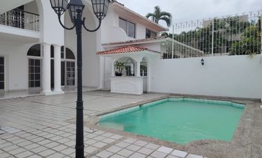 Casa de alquiler en La Puntilla, 4 dormitorios, piscina, Samborondón.