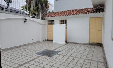 Casa de alquiler en La Puntilla, 4 dormitorios, piscina, Samborondón.