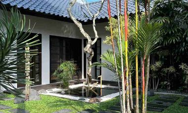 Villa Mewah 2 Lantai Puri Gading Jimbaran Gaya Tropis Full Furnish