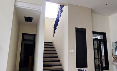 Di jual Rumah Mewah Boulevard Perum Araya Golf Malang