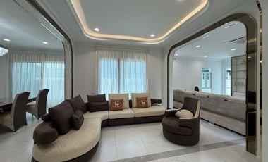 Rare Luxury Mansion in the Heart of the City Set on over 204 sq.wah of land with exceptional privacy